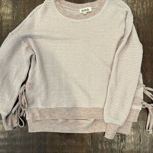 Listicle 
Size S
Brownish Color